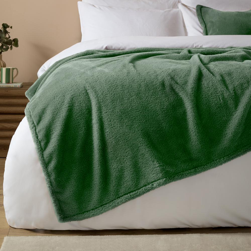 Forest Green - Pack Shot - Furn Kallu Faux Fur Double Sided Throw