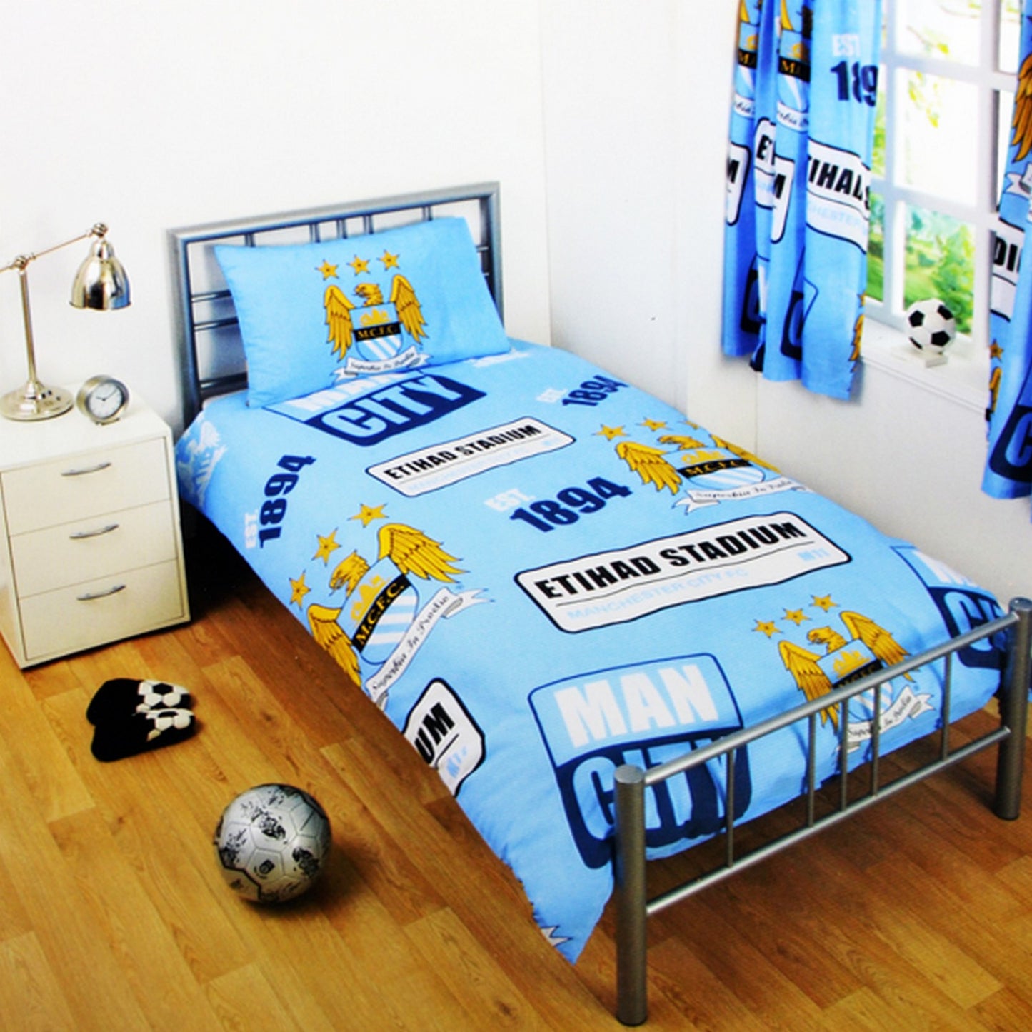 Sky Blue - Front - Manchester City FC Childrens-Kids Official Patch Football Crest Duvet Set