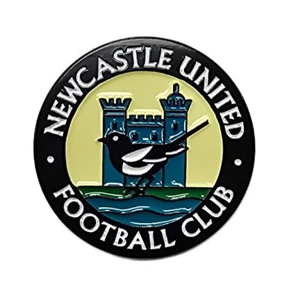 Black-White-Cream-Green - Back - Newcastle United FC Retro 1976-1983 Crest Keyring And Badge Set