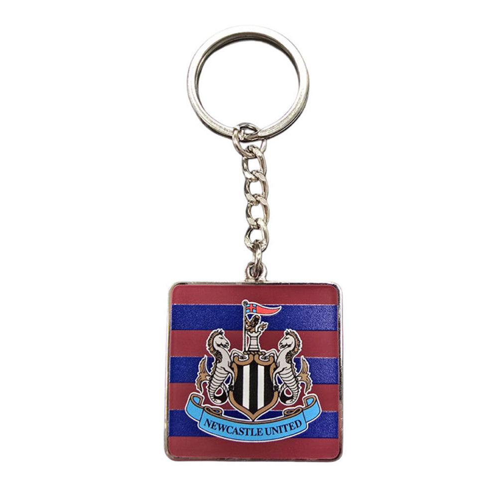 Red-Navy - Front - Newcastle United FC 1995-95 away Keyring And Badge Set