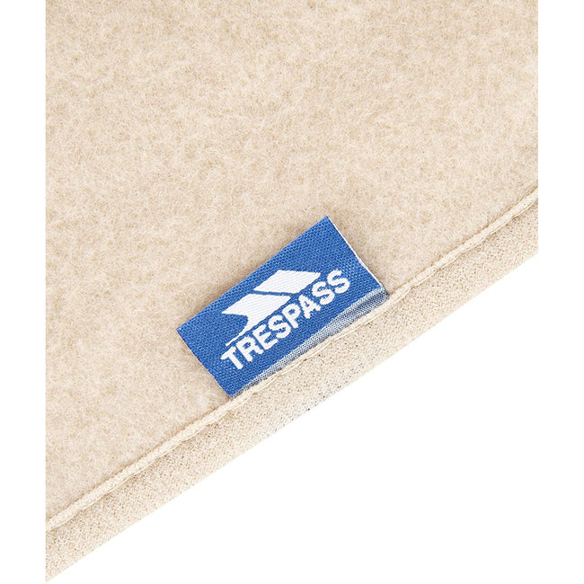 Toast - Close up - Trespass Snuggles Fleece Trail Blanket - ASRTD