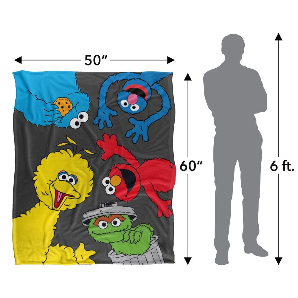Multicoloured - Pack Shot - Sesame Street Group Pose Blanket