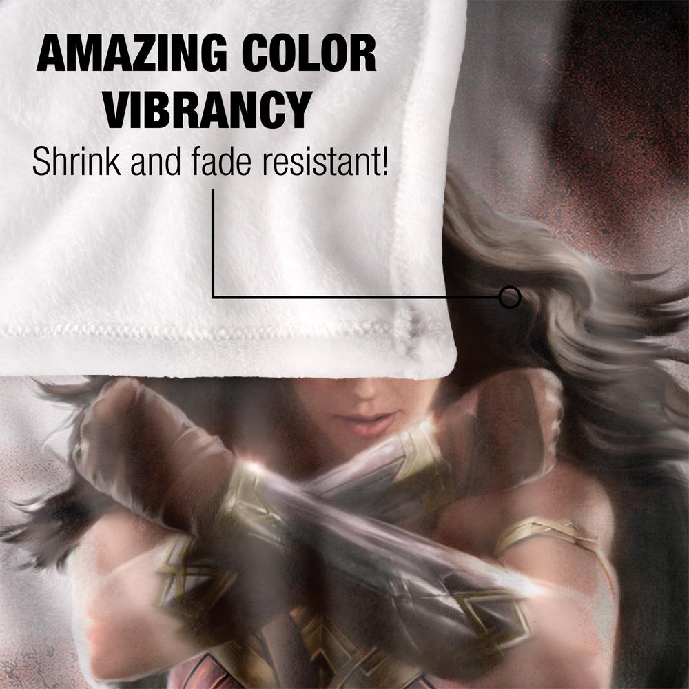 Multicoloured - Lifestyle - Wonder Woman Pose Blanket