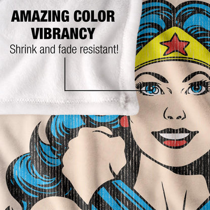 Multicoloured - Lifestyle - Wonder Woman Pose Blanket
