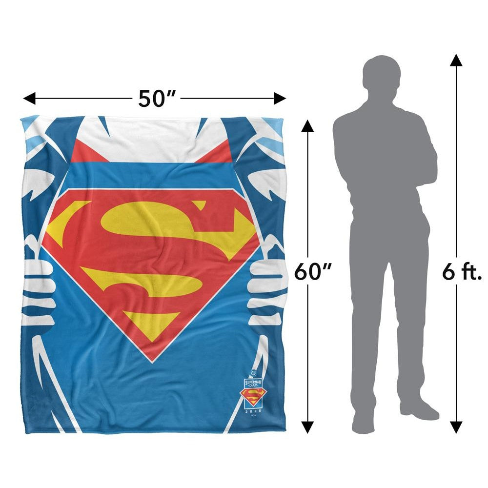 Blue-White - Pack Shot - Superman Silky Chest Logo Supersoft Blanket