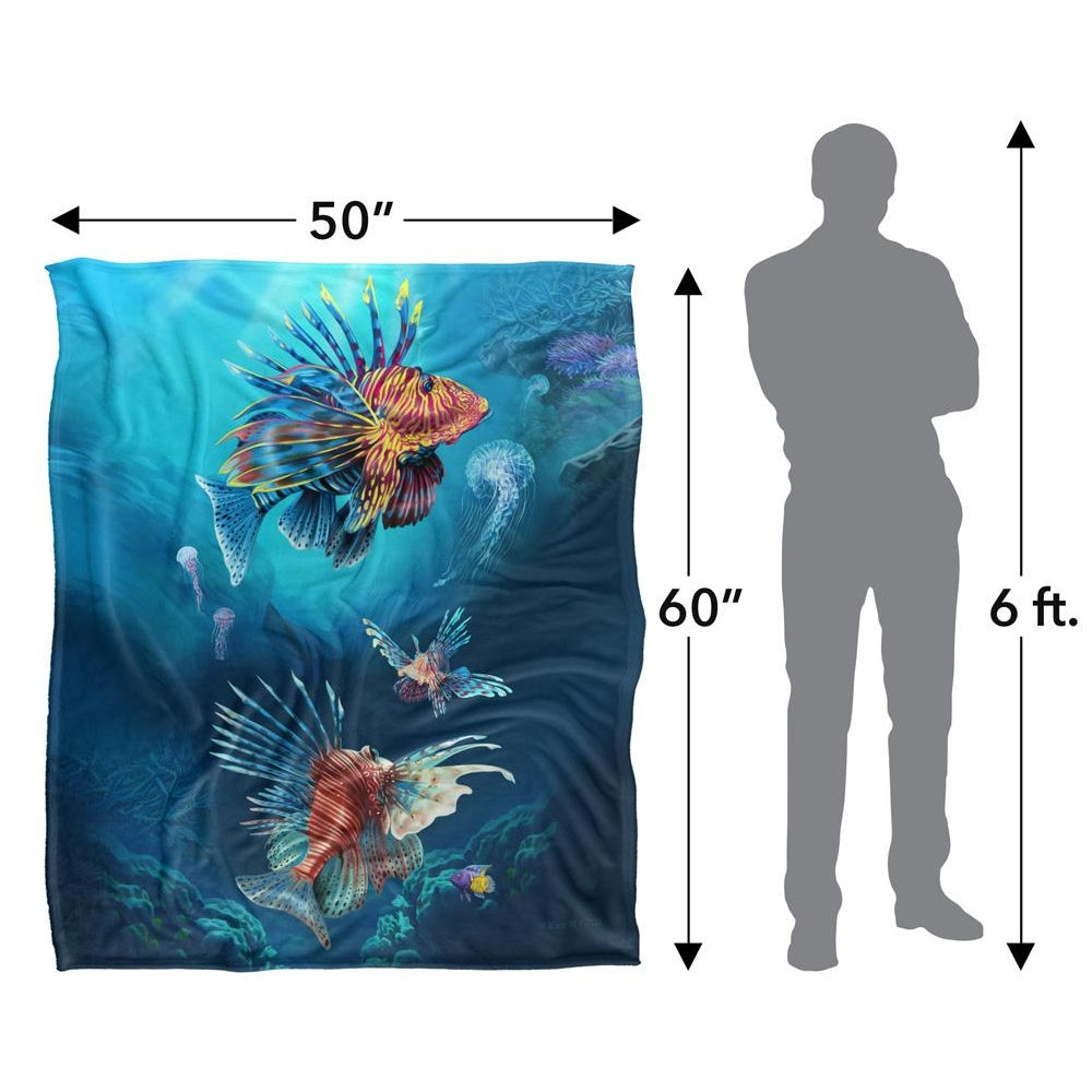 Multicoloured - Pack Shot - JQ Licensing En Silky Lionfish Supersoft Blanket