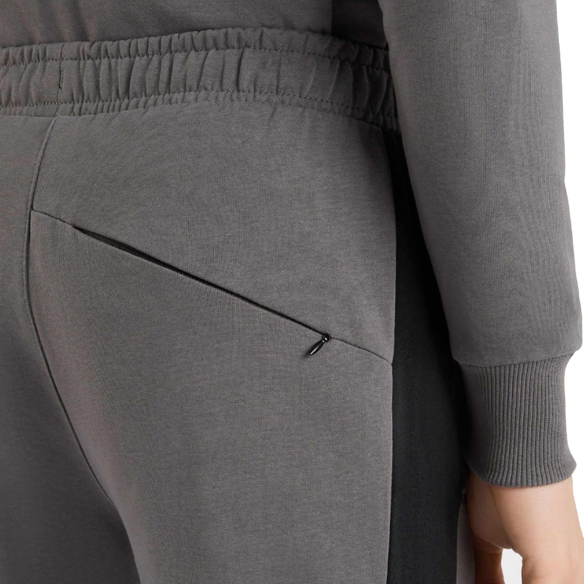 Castle Rock-Black - Pack Shot - Umbro Mens Terrace Jogging Bottoms