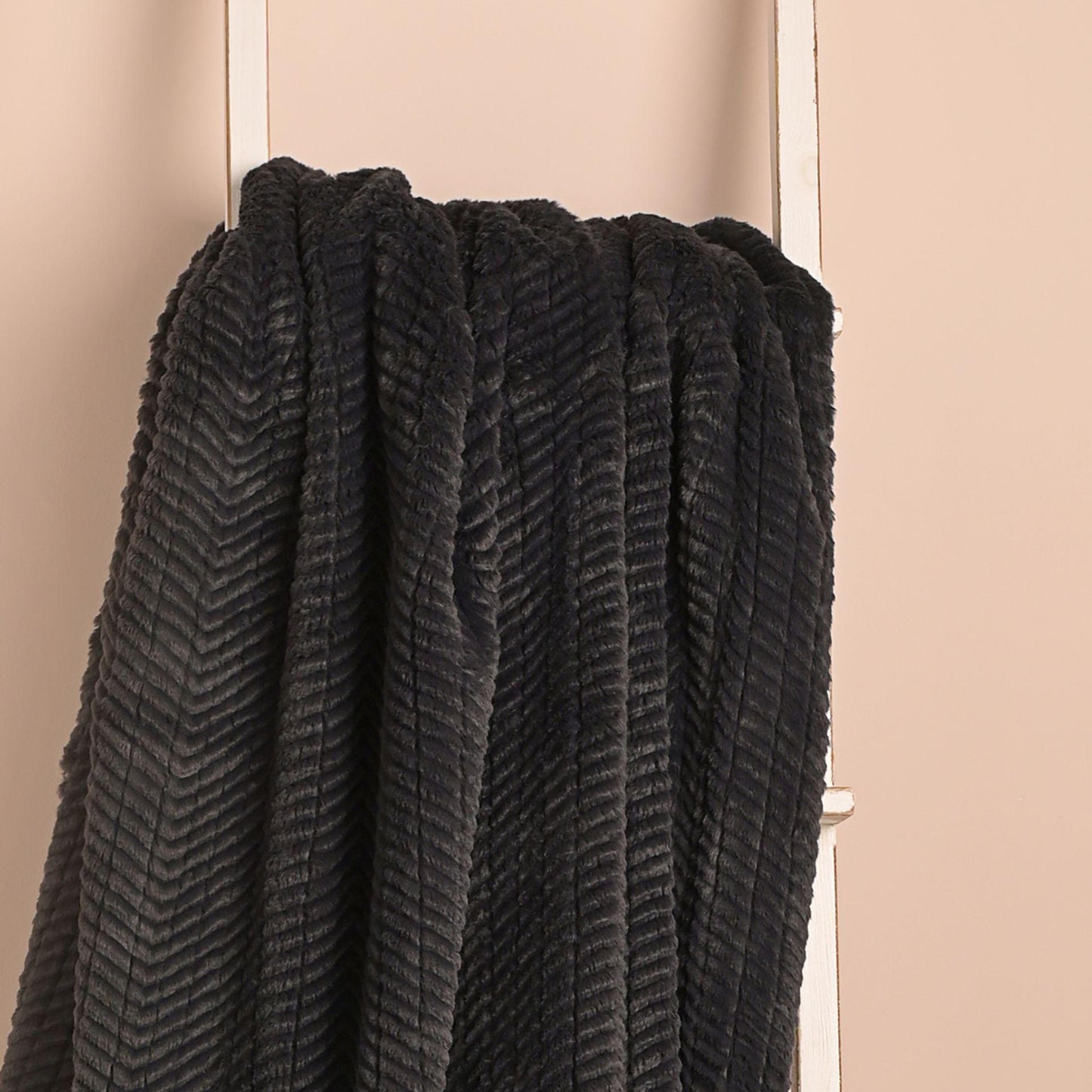 Graphite - Side - Hestia Graphite Grey Throw 150cm x 200cm