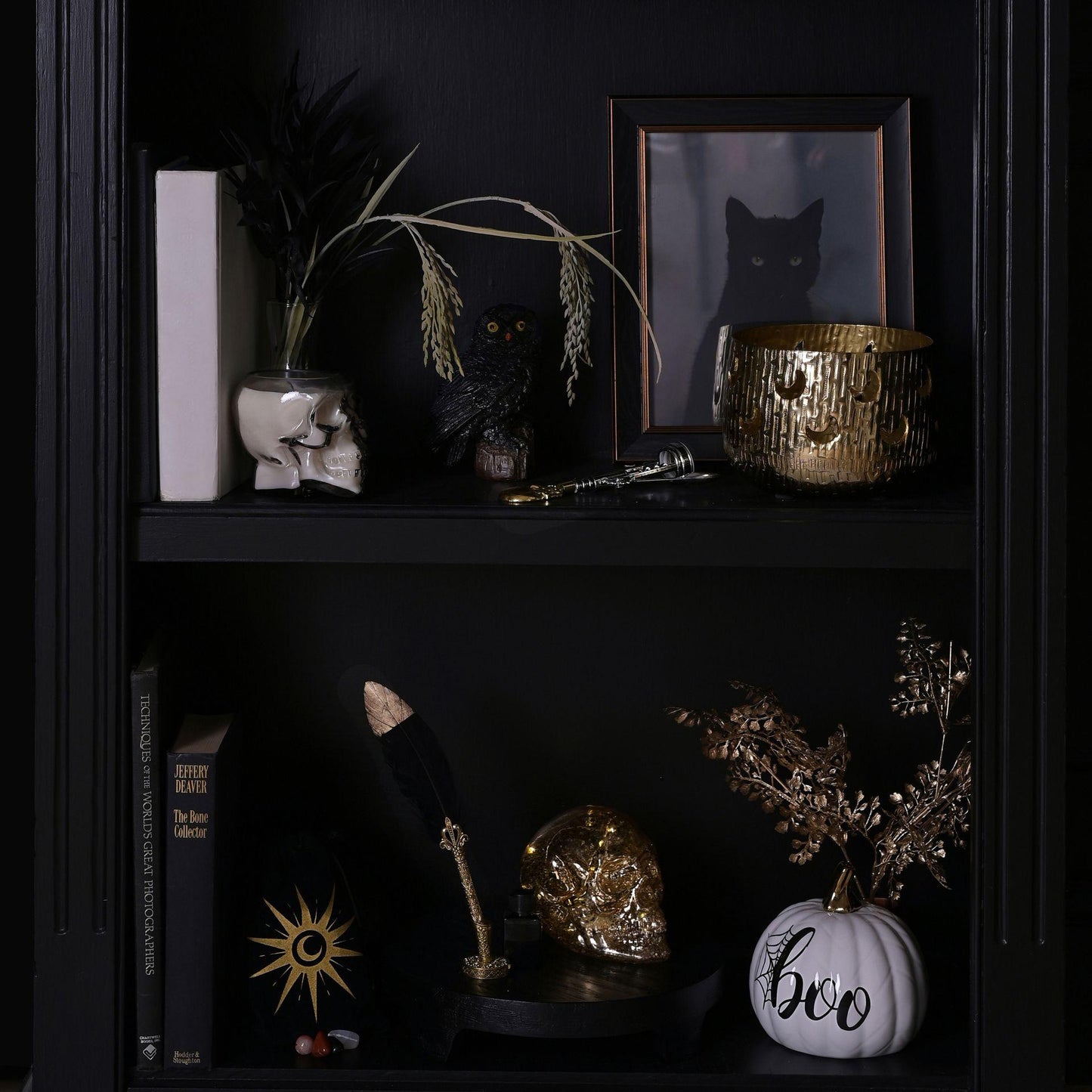 Black - Close up - Tarot Cards & Crystal Set in a Velvet Pouch