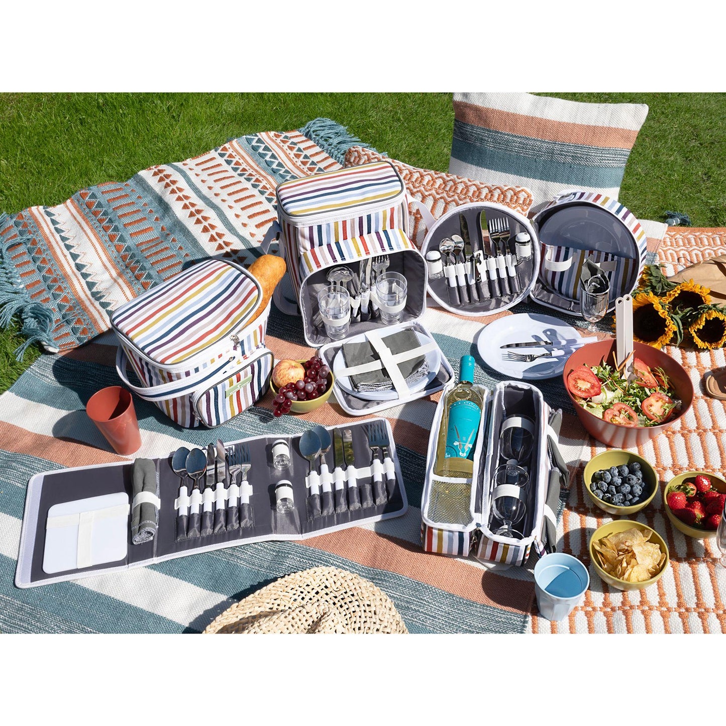 White - Close up - Country Living 4-Person Cutlery Picnic set