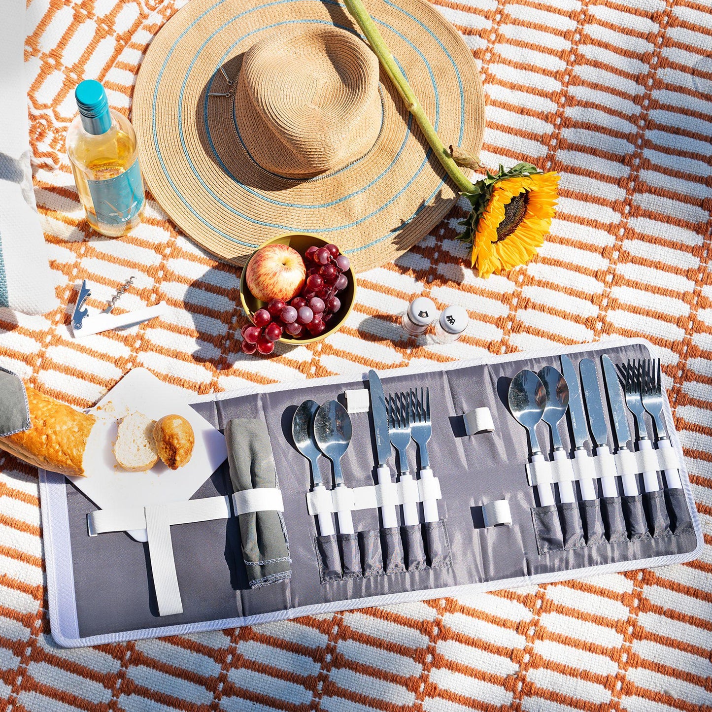 White - Front - Country Living 4-Person Cutlery Picnic set