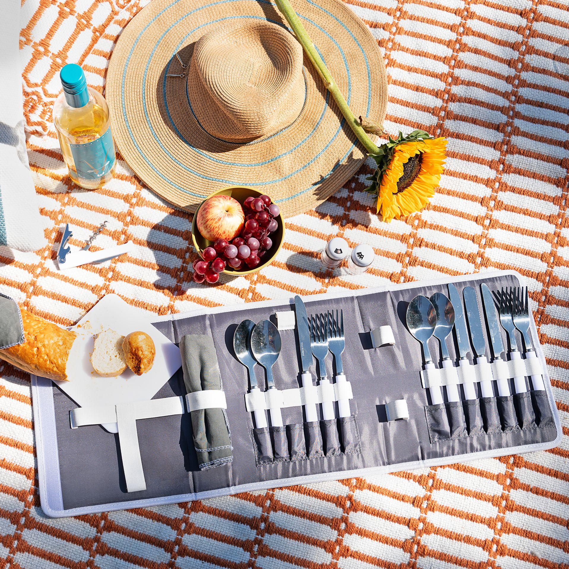White - Front - Country Living 4-Person Cutlery Picnic set