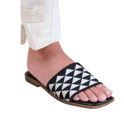 Black-White - Front - Where´s That From Womens-Ladies Sycamore Textured Single Strap Flat Sandals