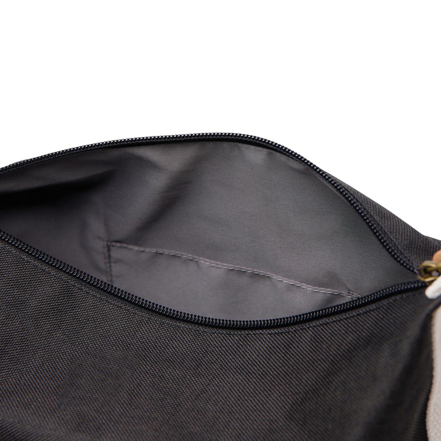 Black - Lifestyle - Vinga Sortino Toiletry Bag