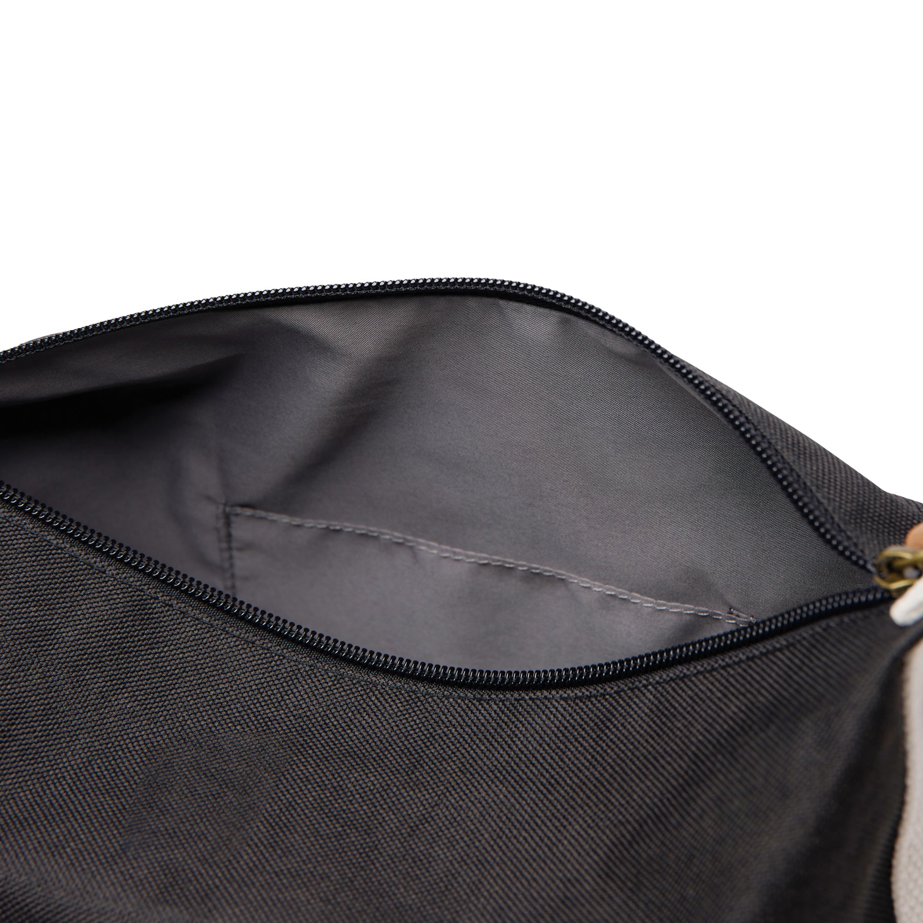 Black - Lifestyle - Vinga Sortino Toiletry Bag