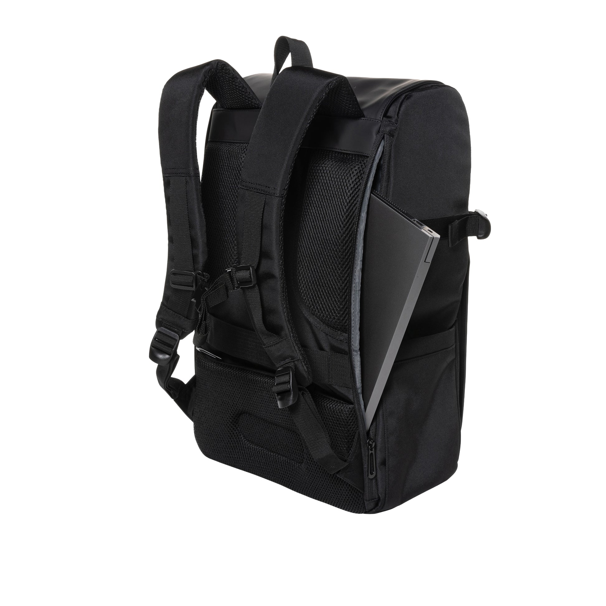 Black - Lifestyle - XD Xclusive Pascal RPET Aware Weekend Bag