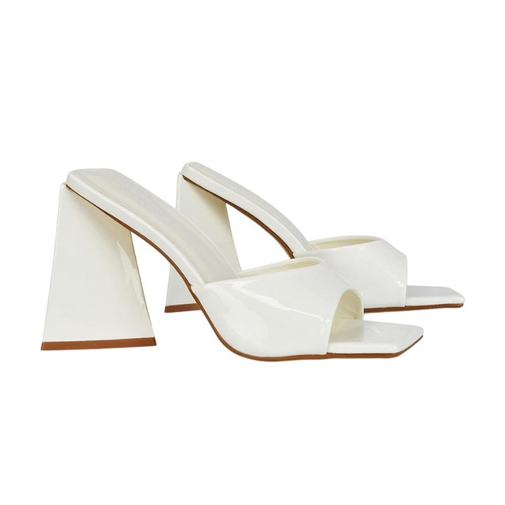 White - Lifestyle - XY London Womens-Ladies Gracia Sculptured Patent Leather Peep Toe Flared Block Heel Mules