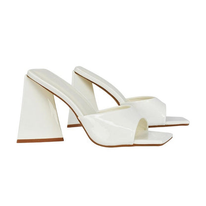White - Lifestyle - XY London Womens-Ladies Gracia Sculptured Patent Leather Peep Toe Flared Block Heel Mules