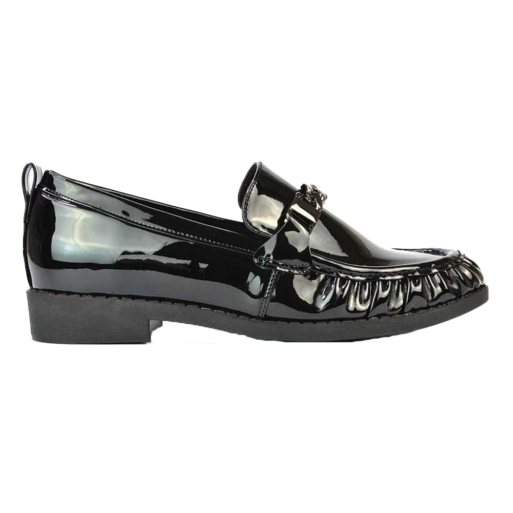 True Black - Front - XY London Womens-Ladies Heidi Chain Detail Patent Leather Ruched Loafers